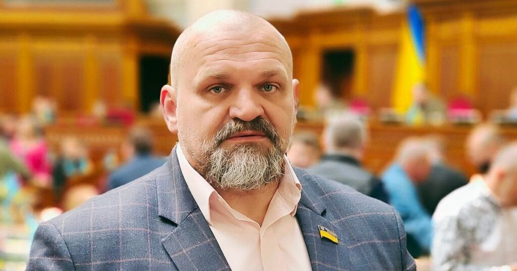 4 квартири, 4 земельні ділянки, 4 автівки та 50 тис доларів готівкою: що задекларував Василь Вірастюк