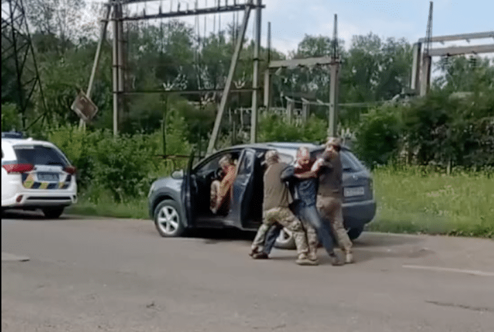 Суд покарав працівника ТЦК за силове затримання військовозобов'язаного в Івано-Франківську