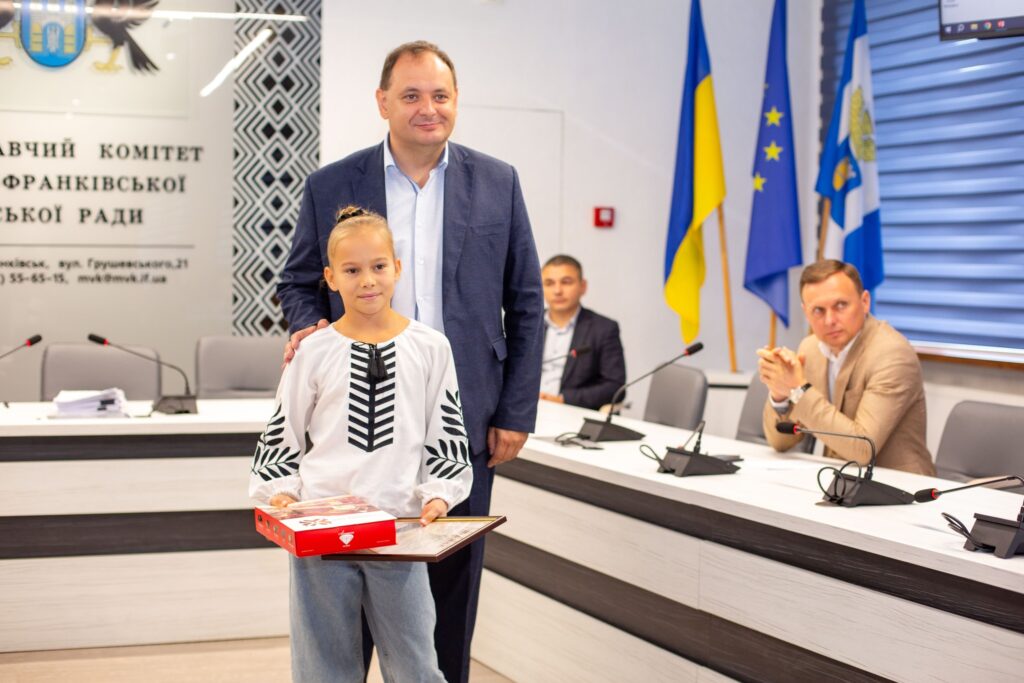 Нагородження дитини в міській раді Івано-Франківська.