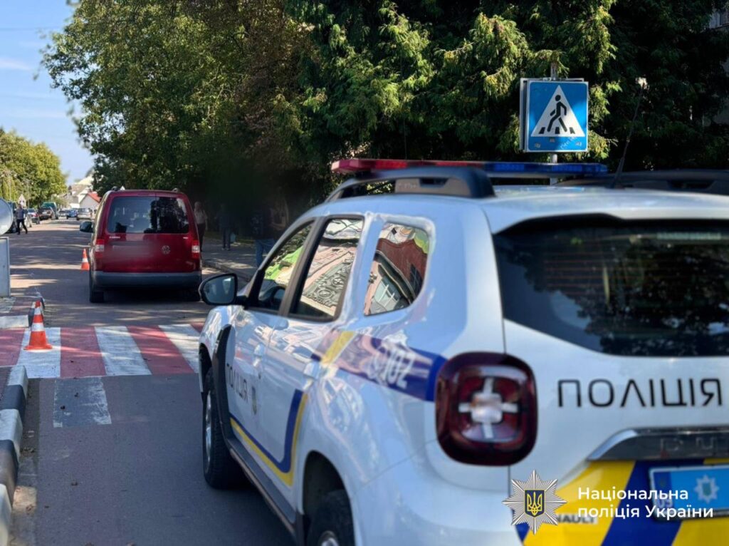 У Косові автівка збила дівчинку на пішохідному переході. ФОТО