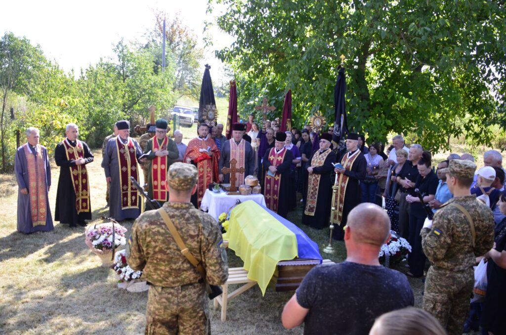 Церемонія прощання з військовослужбовцем в Україні.