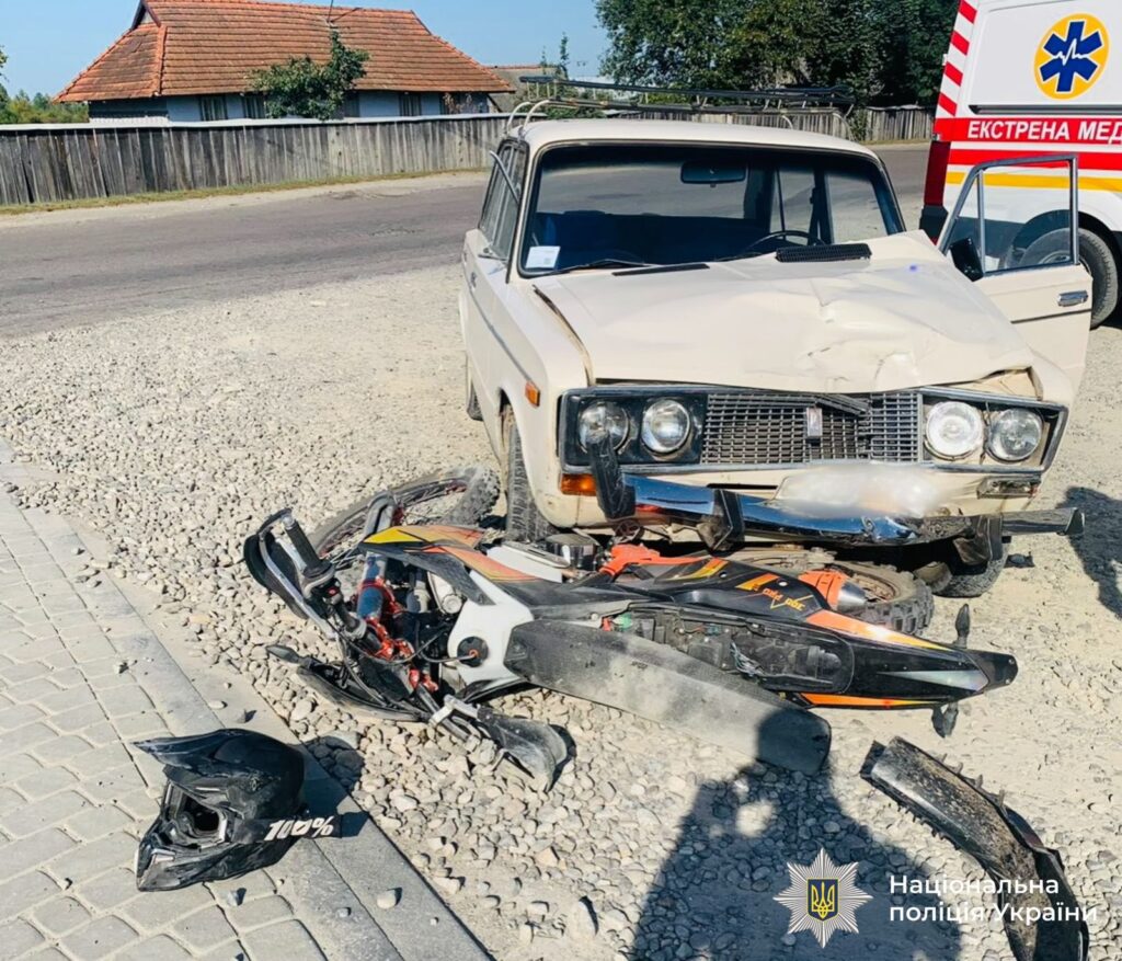 ДТП автомобіль, мотоцикл, швидка допомога на місці