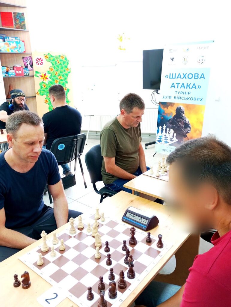 Шаховий турнір для військових у дії.