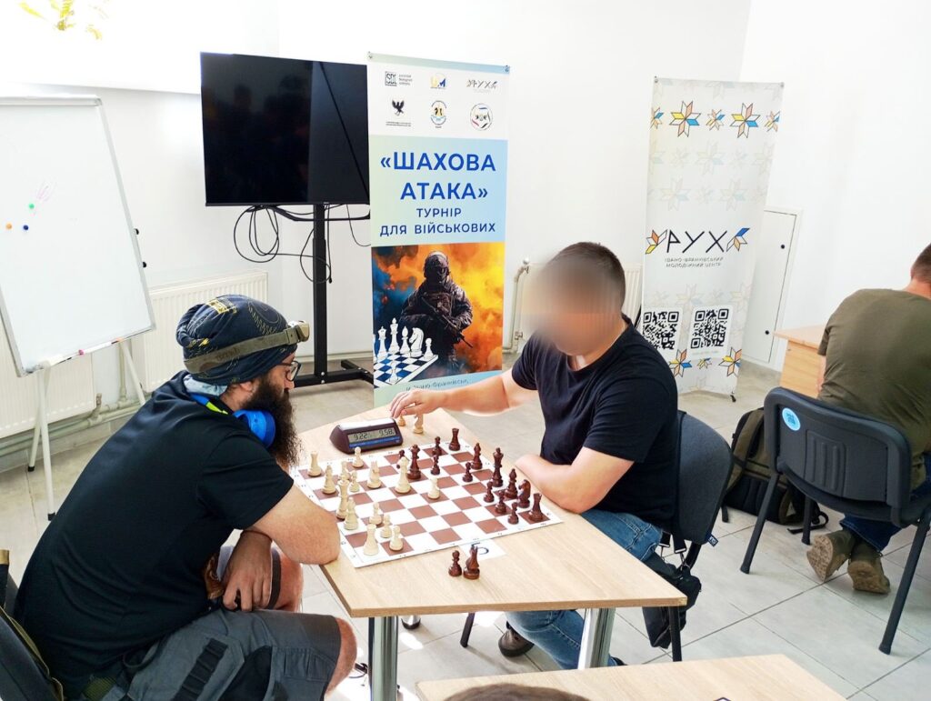 Шаховий турнір для військових в Україні.