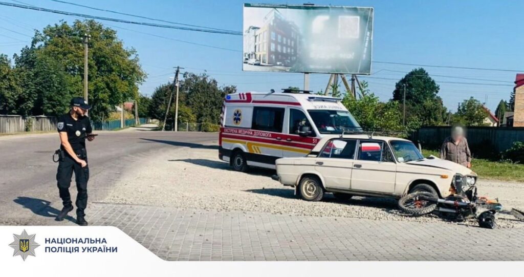 ДТП: автомобіль, мотоцикл, швидка, поліцейський