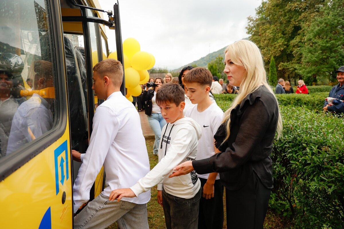 Перегінська громада отримала новий шкільний автобус. ФОТО