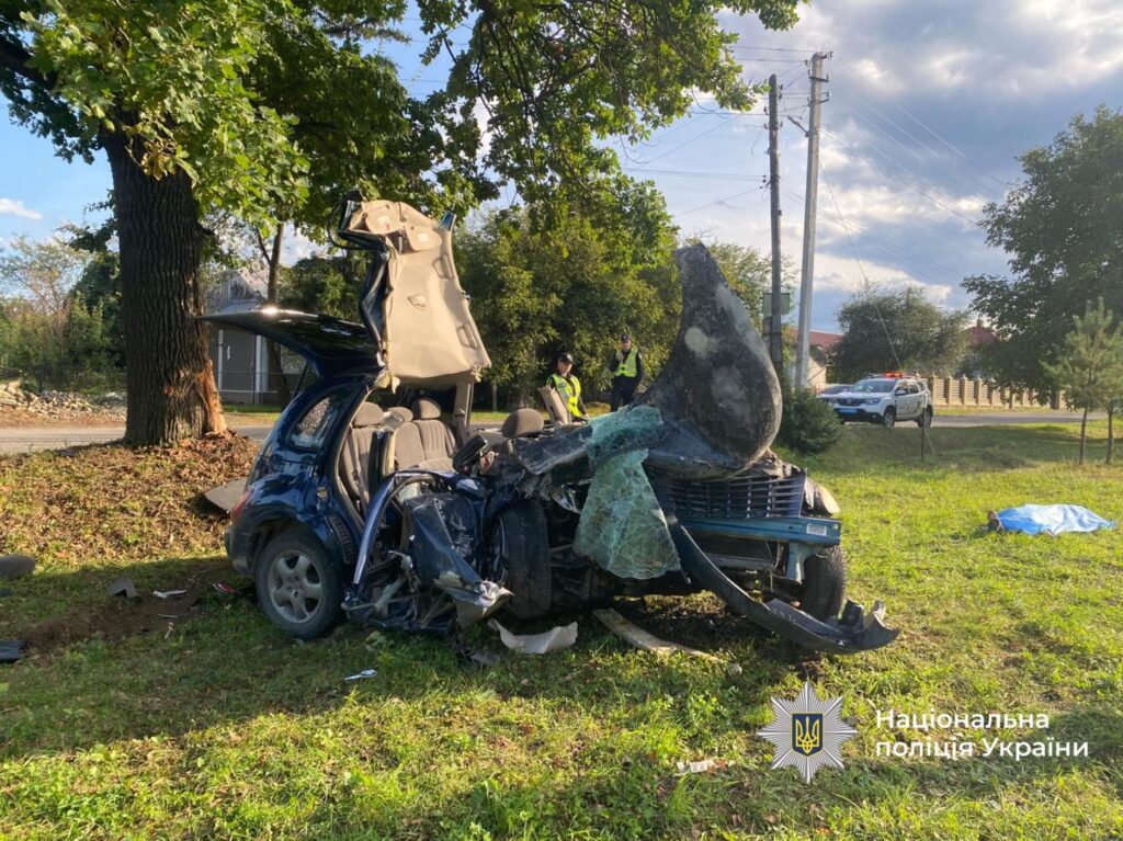 Двоє людей загинули в жахливій ДТП на Косівщині. ФОТО