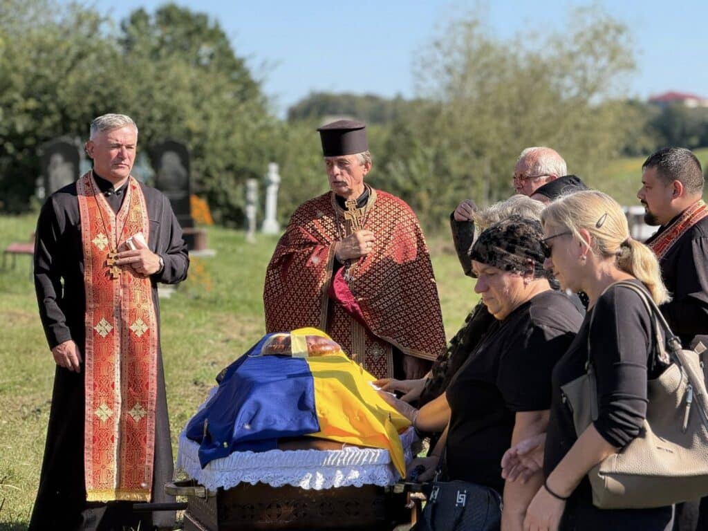 Обряд прощання з покійним на природі.