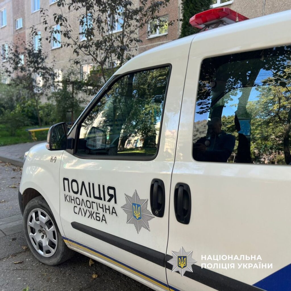 Автомобіль кінологічної служби поліції України