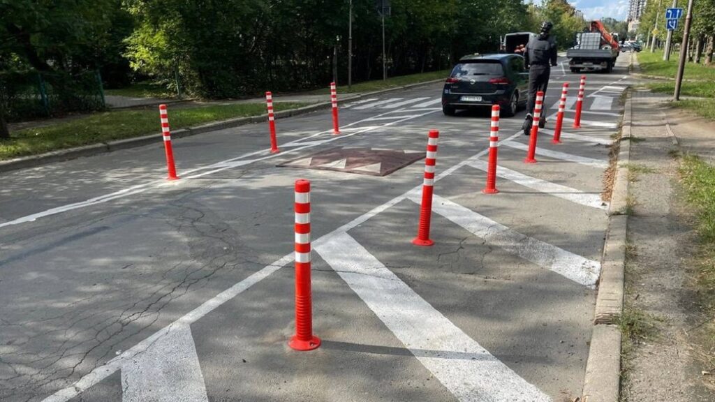 У Франківську встановлюють сучасні засоби обмеження швидкості