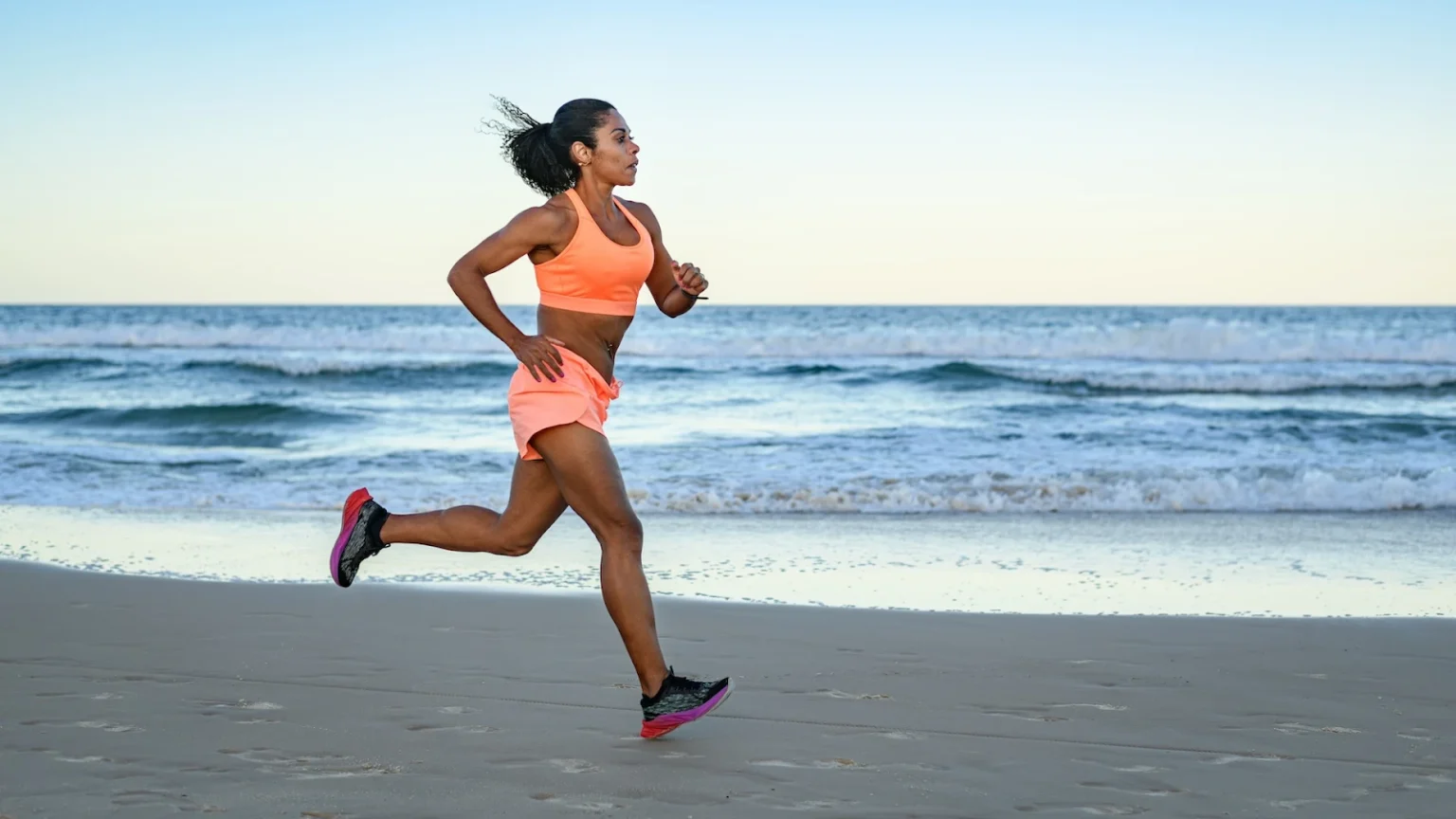 Бег и тело: как выбрать одежду по типу фигуры, чтобы не натирало и сидело идеально