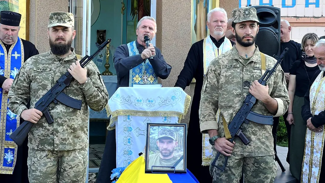 У Городенці провели в останню дорогу воїна Миколу Миронюка. ФОТО
