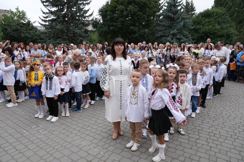 Святкування першого дзвоника в українській школі