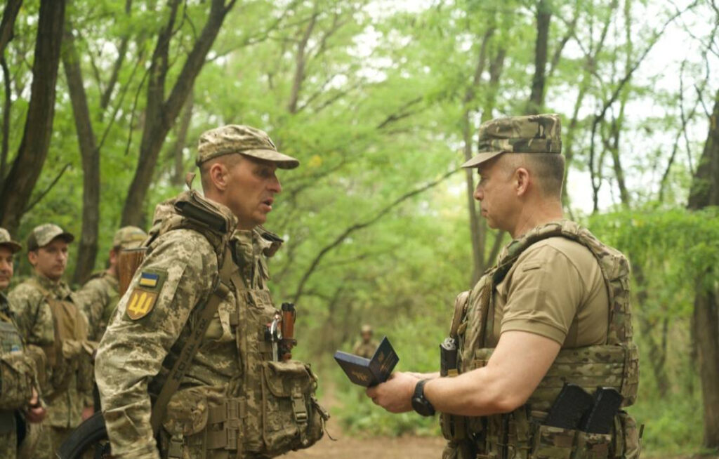 Головнокомандувач ЗСУ нагородив воїна з Франківщини Віктора Савчина «Хрестом хоробрих»