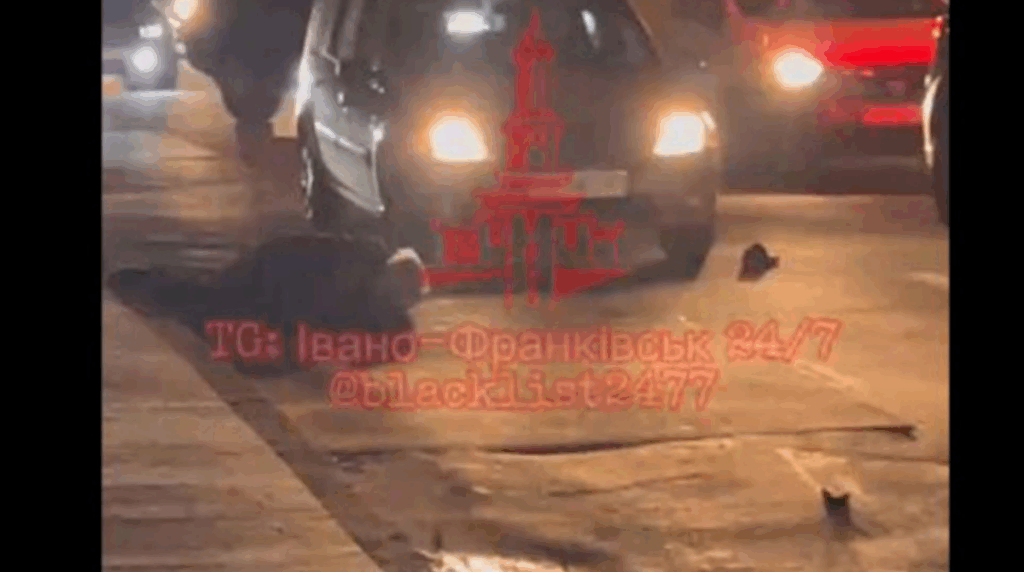 У Івано-Франківську на Пасічній бус збив чоловіка ВІДЕО