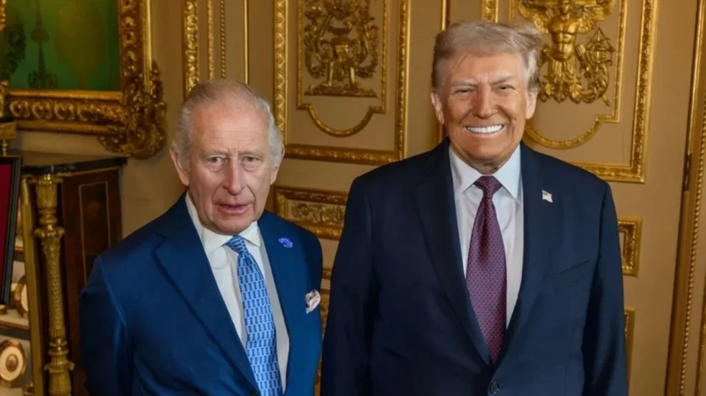 Під час зустрічі з королем Чарльзом ІІІ Трамп декілька разів порушив правила етикету