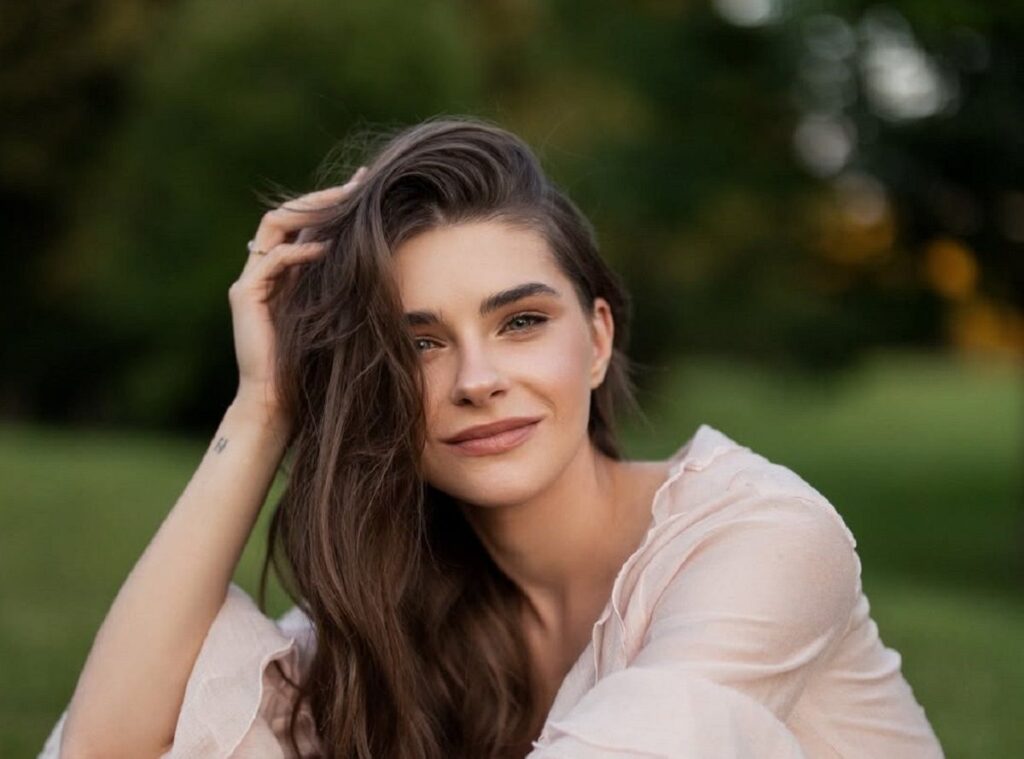 Дружина Остапчука похизувалася подарунком за понад 500 тис. грн від чоловіка й розкрила домовленість