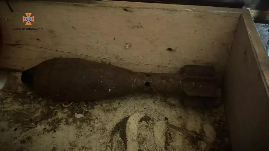 Знайдена застаріла авіаційна бомба у дерев'яному ящику.