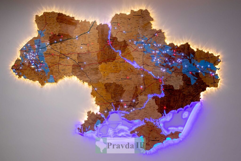 Світлова мапа України із підсвіткою.