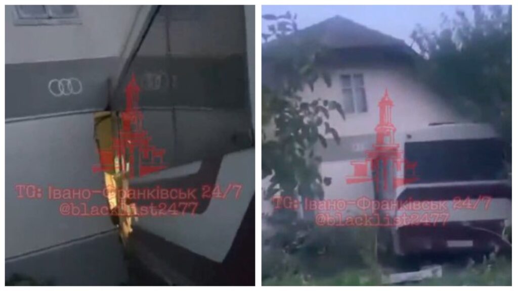 Автобус врізався в дім