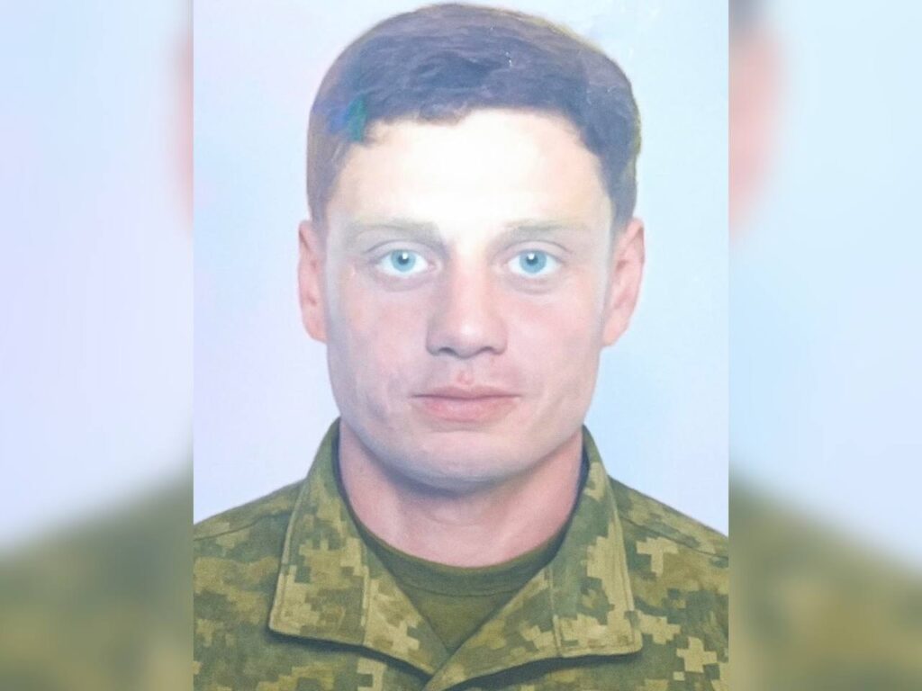 Портрет чоловіка у військовій формі