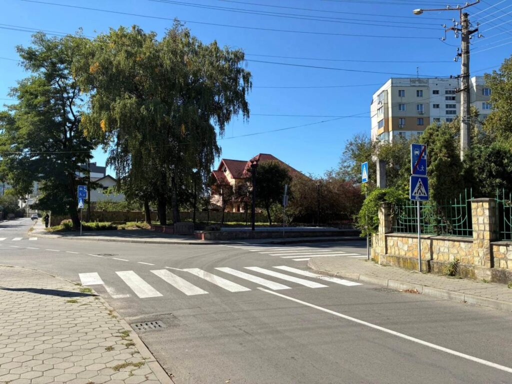 У Франківську облаштовують ще один доступний маршрут. ФОТО