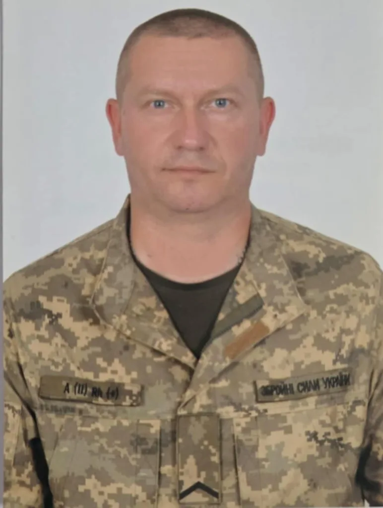 Військовослужбовець Збройних сил України у формі