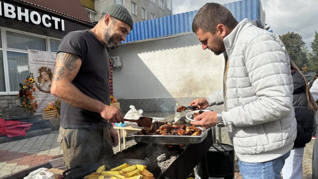 На благодійному ярмарку в Бурштині зібрали 30 тисяч гривень для дітей-сиріт