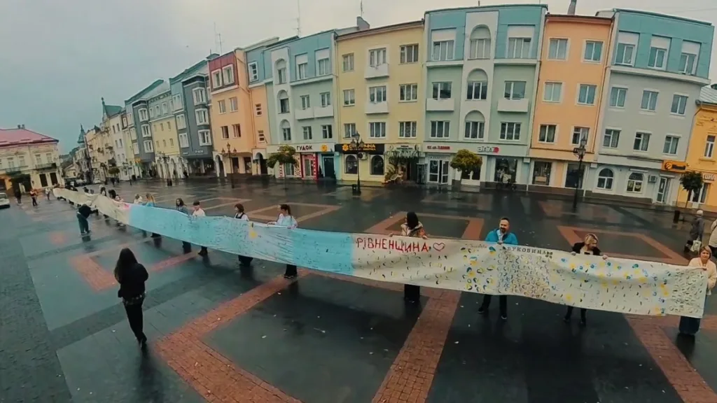 Щоб зібрати захисникам на сіткомети, волонтери "Української команди" встановили новий рекорд України