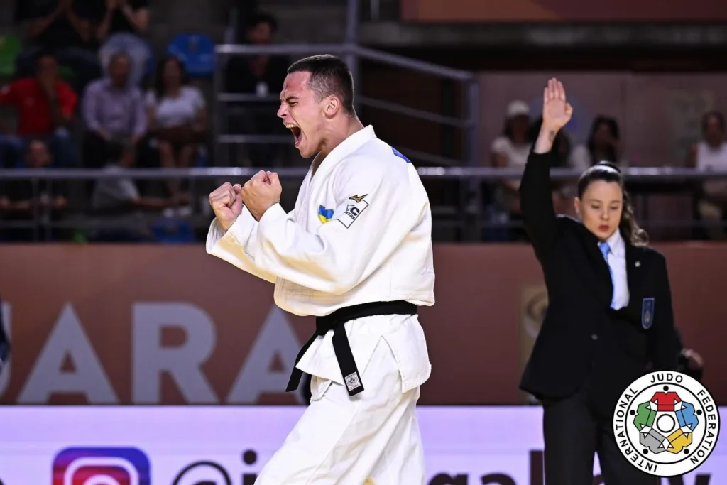 Український дзюдоїст святкує перемогу на турнірі