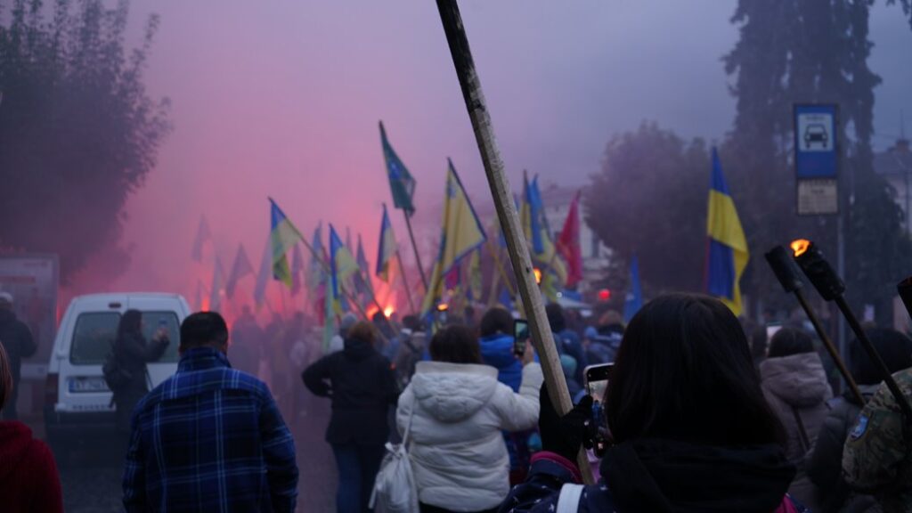 День захисників і захисниць у Коломиї відзначили смолоскипною ходою, ватрою й автопробігом