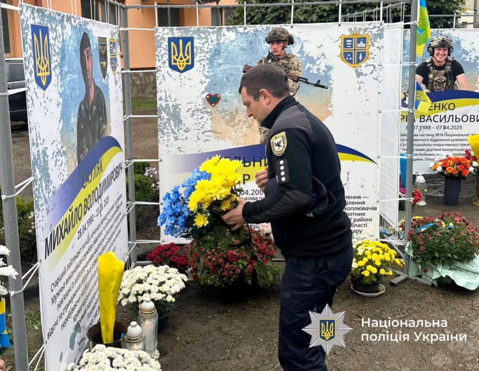 На Прикарпатті відкрили пам’ятний банер загиблому поліцейському Михайлу Сауляку