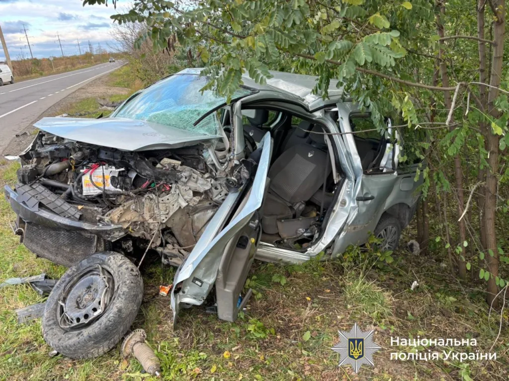 Пошкоджений автомобіль після дорожньо-транспортної пригоди