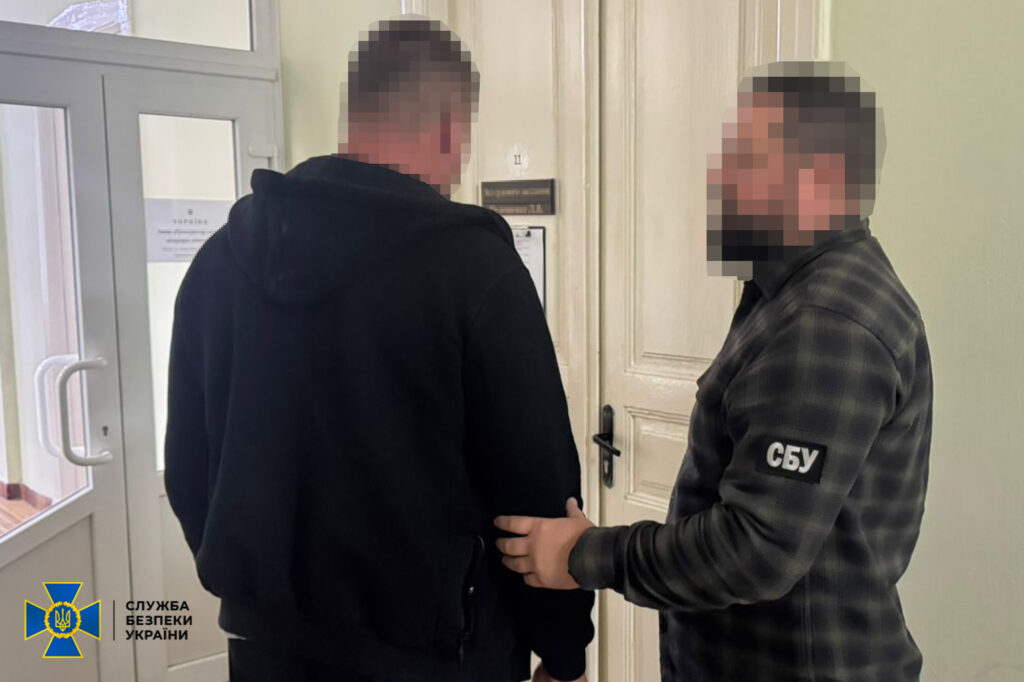 Затримання співробітником СБУ у приміщенні