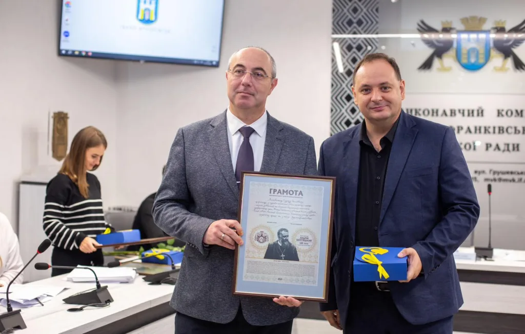 Вручення грамоти у міській раді Івано-Франківська