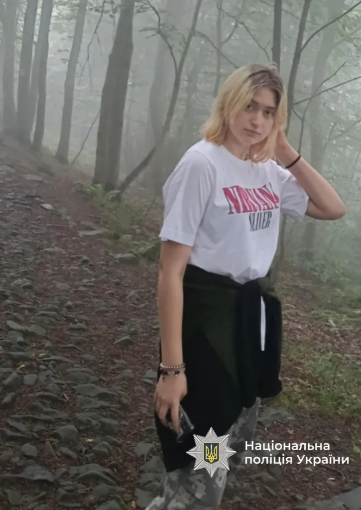 Людина у туманному лісі, фото Нацполіції України