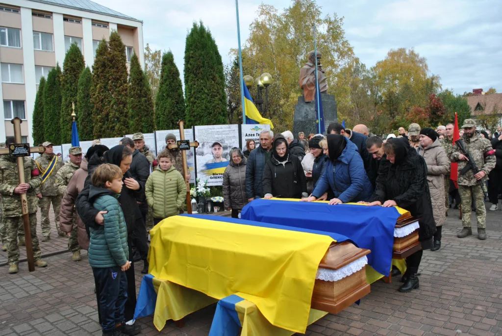 Прощання з загиблими військовими у місті України