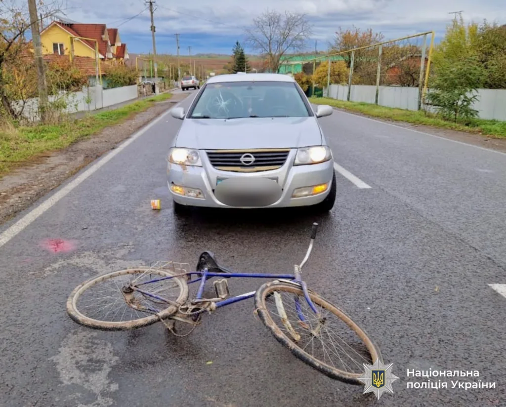 Дорожня аварія автомобіля з велосипедом