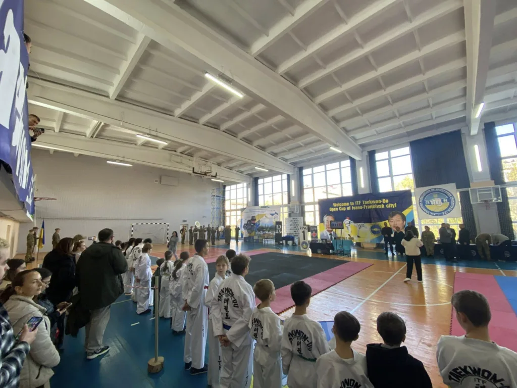 Змагання з тхеквондо в спортивному залі Івано-Франківська