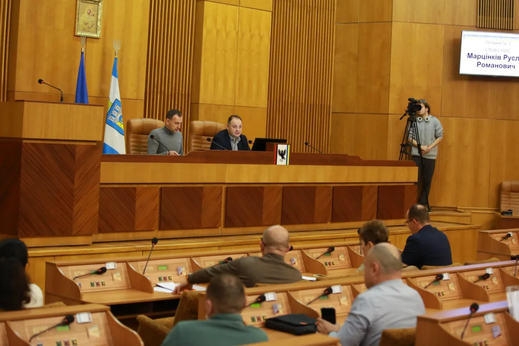 Засідання міської ради у великій залі