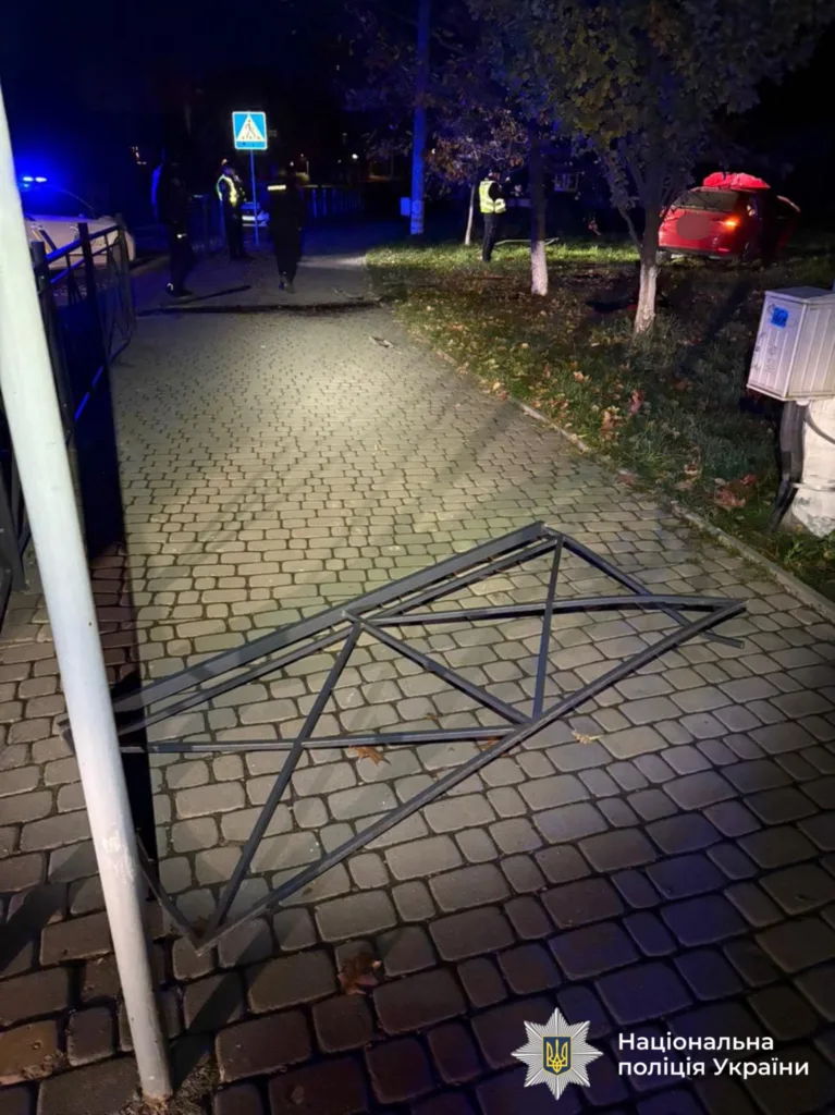 Поліція на місці нічної ДТП у місті