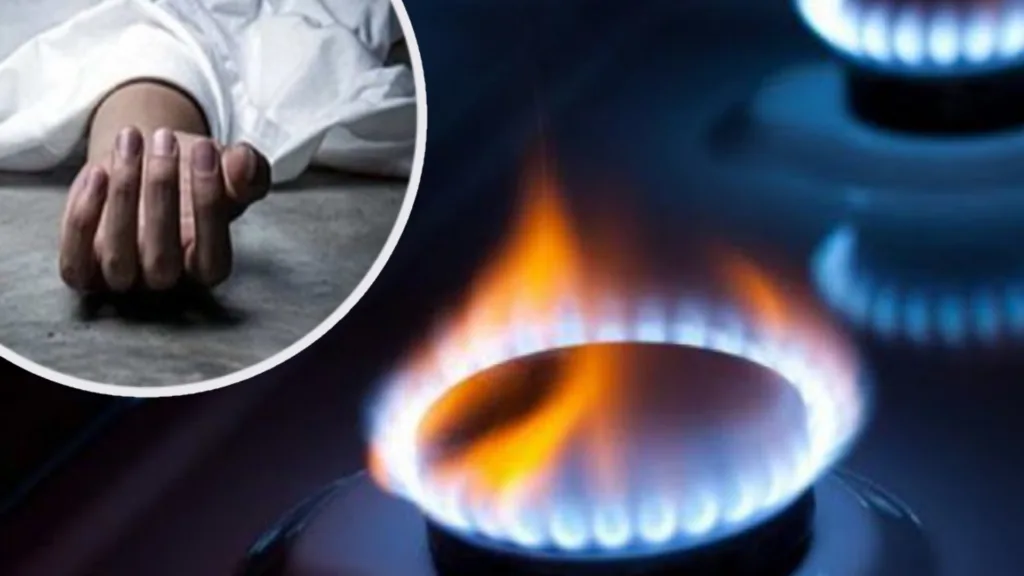 Увімкнена газова плита та рука людини
