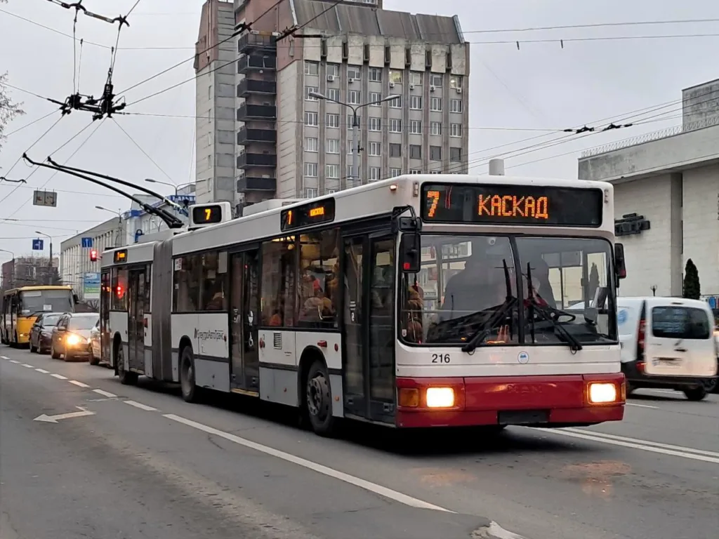 У Франківську тролейбуси курсують зі значним відхиленням від графіків: Причина