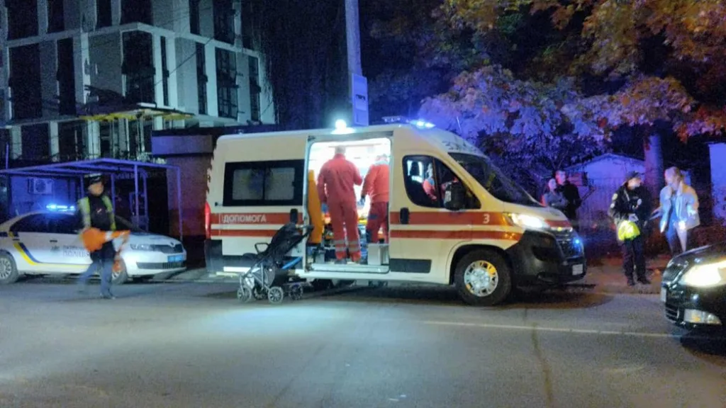 Швидка допомога та поліція на місці події