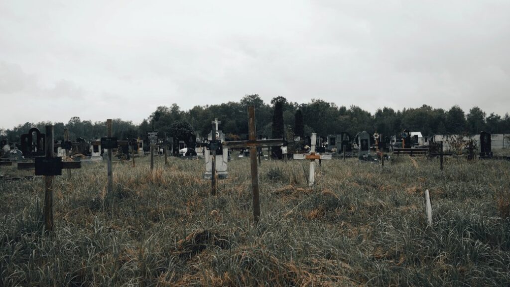 Як у Франківську ховають безхатьків, невпізнаних та самотніх людей. ФОТОРЕПОРТАЖ