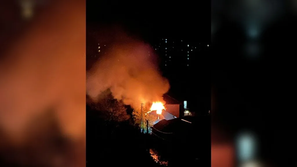 Пожежа в будинку вночі
