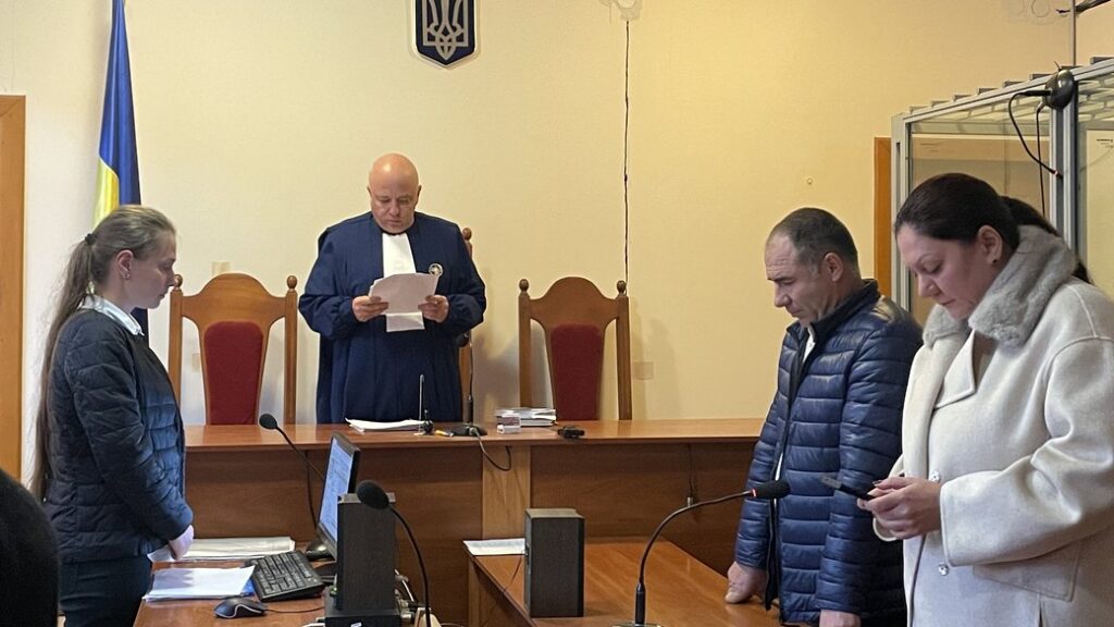 На Прикарпатті суд продовжив нічний домашній арешт батьку-вихователю, якого підозрюють у катуванні дітей. ФОТО