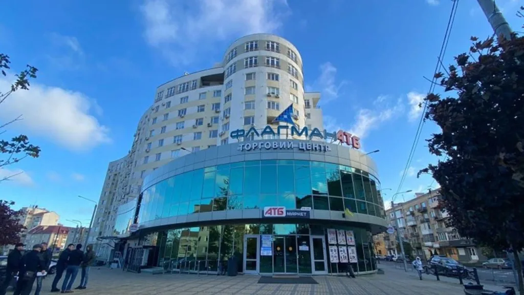 Торговий центр Флагман з магазином АТБ