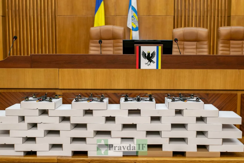 Дрони на коробках у сесійній залі України