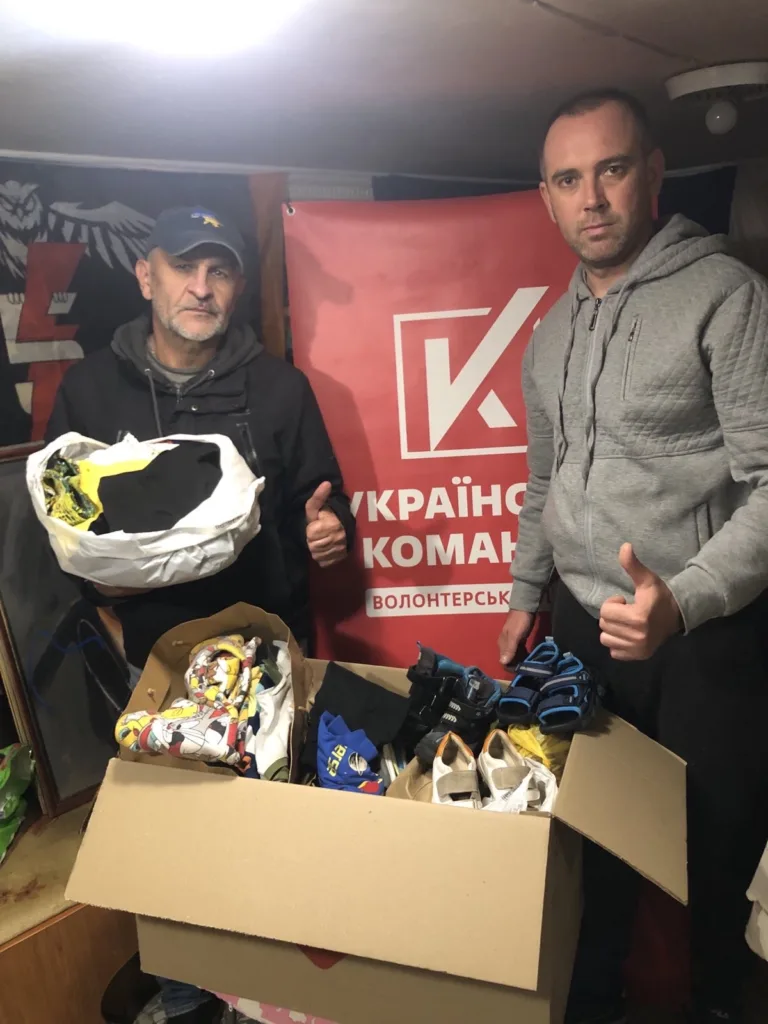 Волонтери збирають одяг та взуття для допомоги